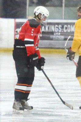 11.01 | Justin Bieber jogando hóquei no Los Angeles Kings Valley Ice Center em Ventura, Califórnia