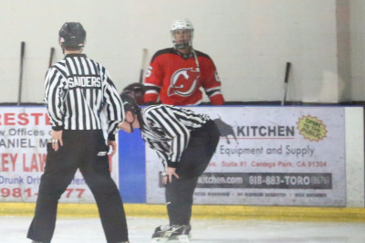 11.01 | Justin Bieber jogando hóquei no Los Angeles Kings Valley Ice Center em Ventura, Califórnia