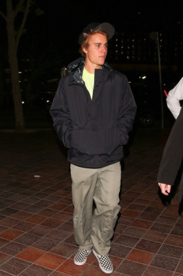 11.03 | Justin Bieber no Morton’s Steak House em Los Angeles, Califórnia