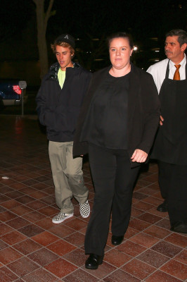 11.03 | Justin Bieber no Morton’s Steak House em Los Angeles, Califórnia