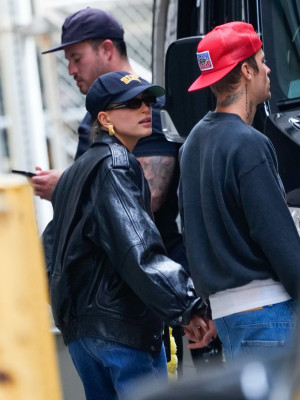 21.06 | Justin e Hailey Bieber em Nova York.