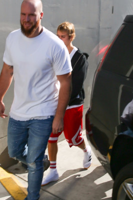 11.04 | Justin Bieber chegando na Hillsong Conference em Los Angeles, CA
