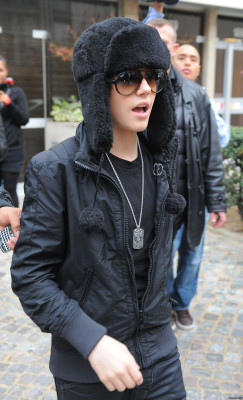 22.02 | Justin Bieber deixando a rádio ADO FM em Paris