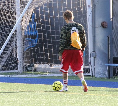 11.07 | Justin Bieber jogando bola em Los Angeles, Califórnia