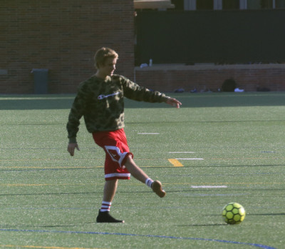 11.07 | Justin Bieber jogando bola em Los Angeles, Califórnia