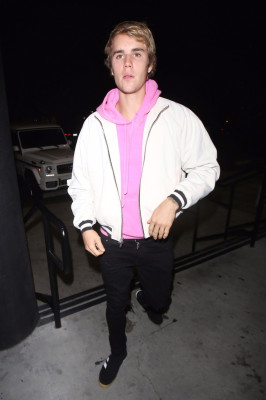 15.11 | Justin Bieber chegando no LA Kings Valley Ice Center em Panorama City, CA