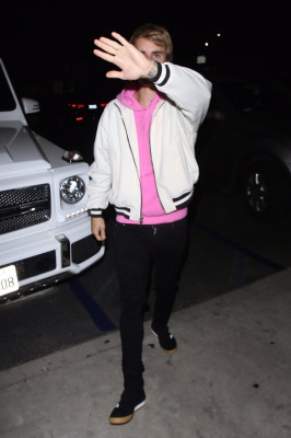 15.11 | Justin Bieber chegando no LA Kings Valley Ice Center em Panorama City, CA