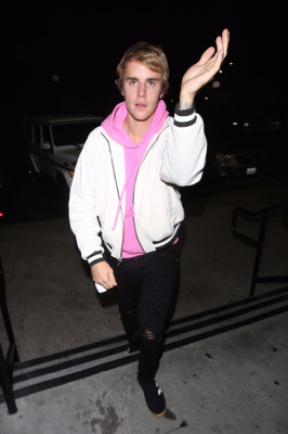 15.11 | Justin Bieber chegando no LA Kings Valley Ice Center em Panorama City, CA