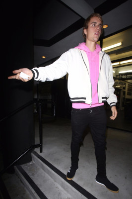 15.11 | Justin Bieber chegando no LA Kings Valley Ice Center em Panorama City, CA