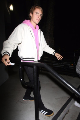 15.11 | Justin Bieber chegando no LA Kings Valley Ice Center em Panorama City, CA