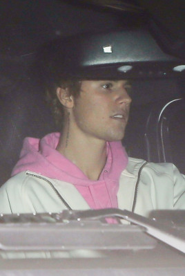 15.11 | Justin Bieber chegando no LA Kings Valley Ice Center em Panorama City, CA