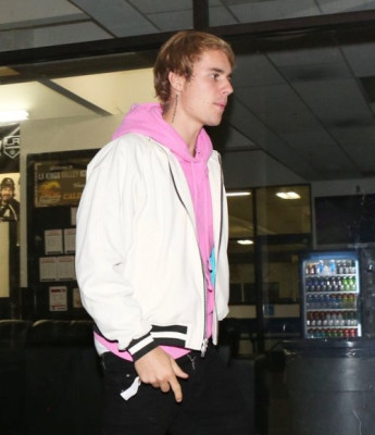 15.11 | Justin Bieber chegando no LA Kings Valley Ice Center em Panorama City, CA