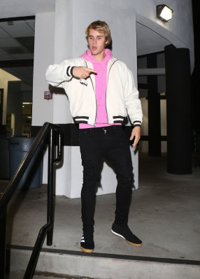 15.11 | Justin Bieber chegando no LA Kings Valley Ice Center em Panorama City, CA