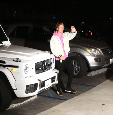 15.11 | Justin Bieber chegando no LA Kings Valley Ice Center em Panorama City, CA