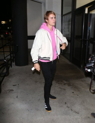 15.11 | Justin Bieber chegando no LA Kings Valley Ice Center em Panorama City, CA