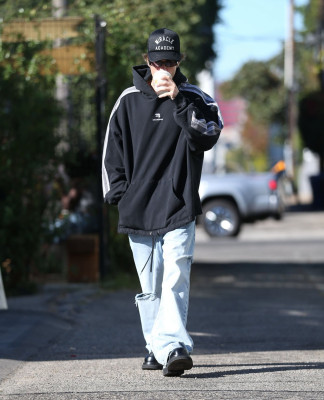 11.11 | Aparição em Los Angeles, Califórnia.