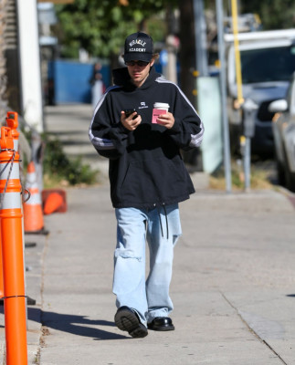 11.11 | Aparição em Los Angeles, Califórnia.