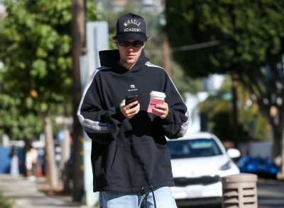 11.11 | Aparição em Los Angeles, Califórnia.