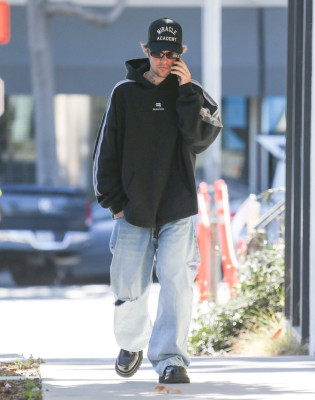 11.11 | Aparição em Los Angeles, Califórnia.