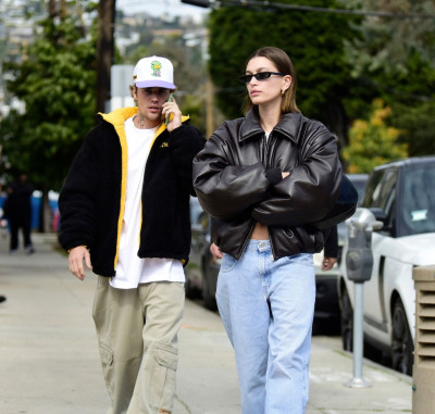 03.02 | Justin e Hailey Bieber em West Hollywood, Califórnia.