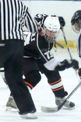 15.11 | Justin Bieber jogando hóquei no LA Kings Valley Ice Center em Panorama City, CA