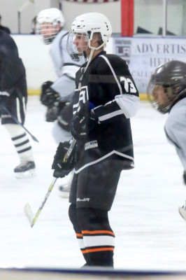 15.11 | Justin Bieber jogando hóquei no LA Kings Valley Ice Center em Panorama City, CA