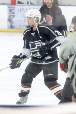 15.11 | Justin Bieber jogando hóquei no LA Kings Valley Ice Center em Panorama City, CA
