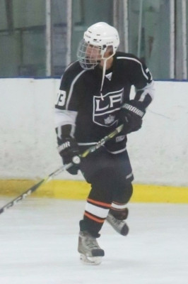 15.11 | Justin Bieber jogando hóquei no LA Kings Valley Ice Center em Panorama City, CA