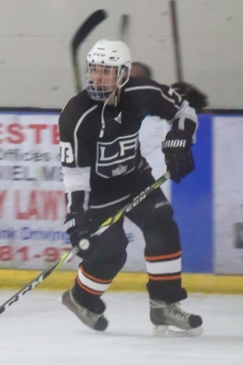 15.11 | Justin Bieber jogando hóquei no LA Kings Valley Ice Center em Panorama City, CA