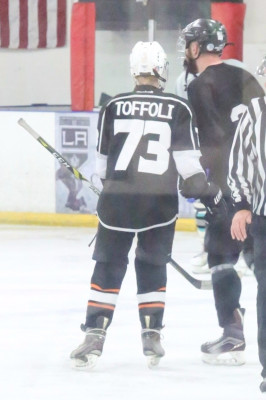 15.11 | Justin Bieber jogando hóquei no LA Kings Valley Ice Center em Panorama City, CA