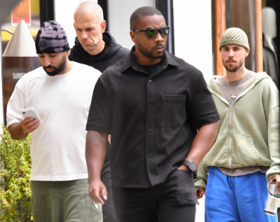 29.05 | Em um food truck de bagels em West Hollywood