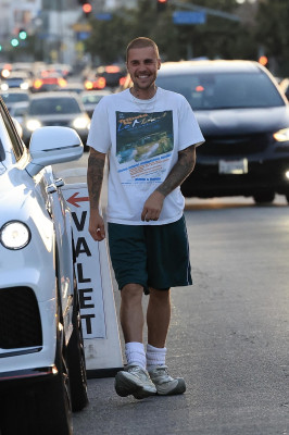 30.05 | Durante um jantar no Escuela em Los Angeles