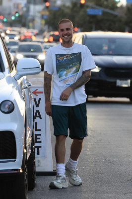 30.05 | Durante um jantar no Escuela em Los Angeles