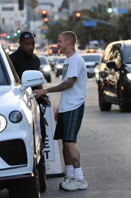 30.05 | Durante um jantar no Escuela em Los Angeles