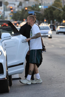 30.05 | Durante um jantar no Escuela em Los Angeles