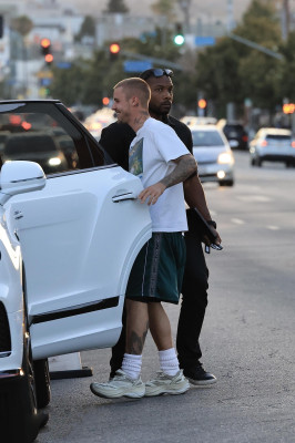 30.05 | Durante um jantar no Escuela em Los Angeles