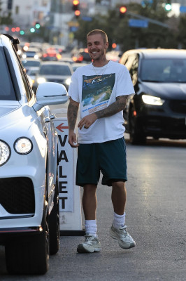 30.05 | Durante um jantar no Escuela em Los Angeles