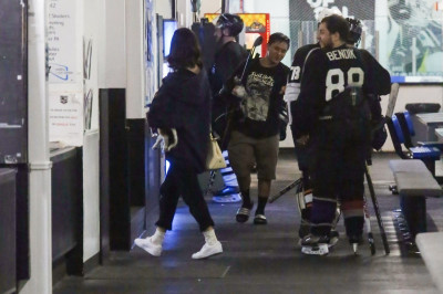 15.11 | Justin Bieber no LA Kings Valley Ice Center em Panorama City, CA