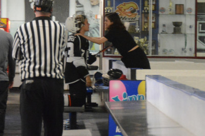 15.11 | Justin Bieber no LA Kings Valley Ice Center em Panorama City, CA