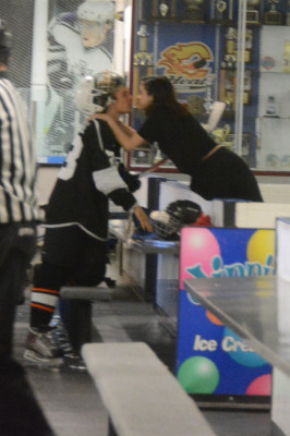 15.11 | Justin Bieber no LA Kings Valley Ice Center em Panorama City, CA