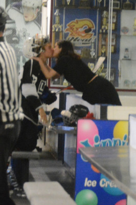 15.11 | Justin Bieber no LA Kings Valley Ice Center em Panorama City, CA