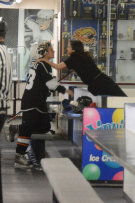 15.11 | Justin Bieber no LA Kings Valley Ice Center em Panorama City, CA
