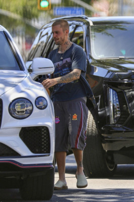 30.05 | Justin e Hailey Bieber chegando no Spa em Los Angeles