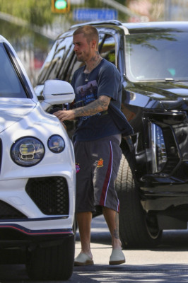 30.05 | Justin e Hailey Bieber chegando no Spa em Los Angeles