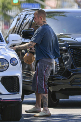 30.05 | Justin e Hailey Bieber chegando no Spa em Los Angeles