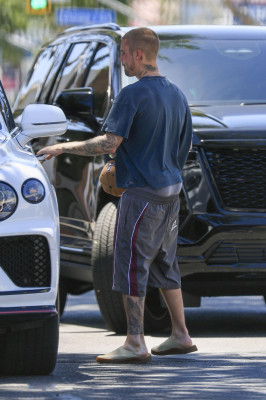 30.05 | Justin e Hailey Bieber chegando no Spa em Los Angeles