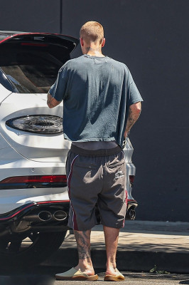 30.05 | Justin e Hailey Bieber chegando no Spa em Los Angeles