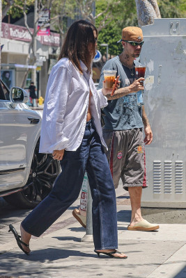 30.05 | Justin e Hailey Bieber chegando no Spa em Los Angeles