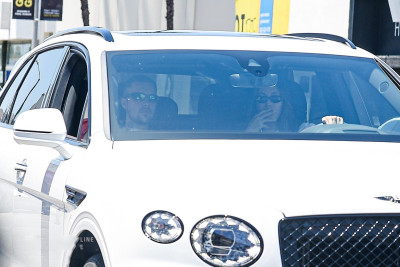 30.05 | Justin e Hailey Bieber chegando no Spa em Los Angeles