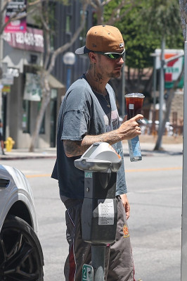 30.05 | Justin e Hailey Bieber chegando no Spa em Los Angeles